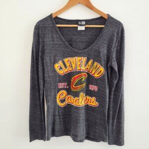 💘New Era Cleveland Cavaliers Basketball Vintage Look Long Sleeve Tee Size M
